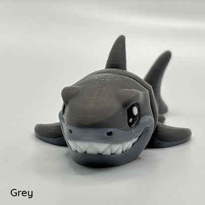 Available to purchase from 3D Busy Hands by Lizzyanthus, this great white shark has a segmented body that can be moved and positioned by fidgety hands.